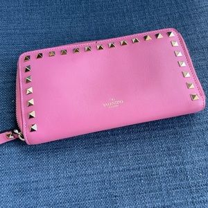 Valentino rockstud wallet in pink